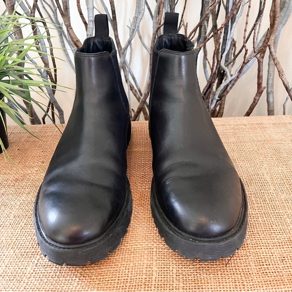 Vince Men’s Benner Black Leather Chelsea Boots Size 10 - Picture 3 of 11